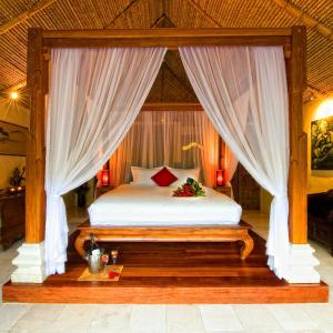 Japanese Mountain Retreat Mineral Springs & Spa - Key Points