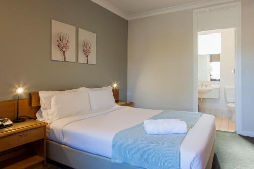 Kings Park Motel - About Your Stay