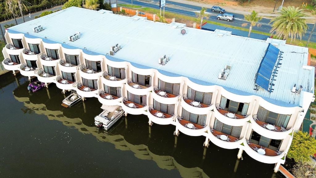 Lake Mulwala Boatel Review