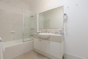 Leeuwin Apartments - About Your Stay