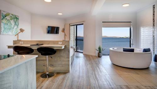 Limani Motel - Key Points