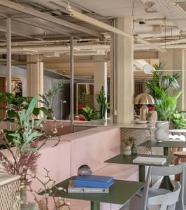 Locke at Broken Wharf - Key Points