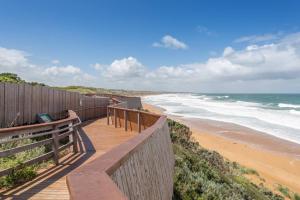 Logans Beach Whale Nursery Apartments - The Loft - Key Points