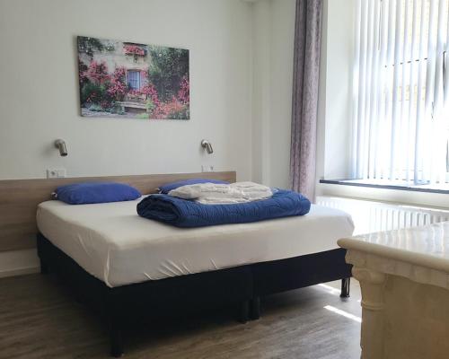 Marx Motel - About Your Stay