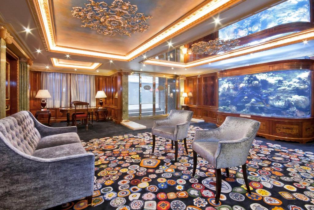 Mayfair House Review