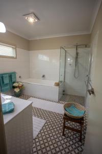 Meander Retreat - The Green Room - Key Points
