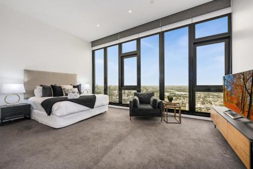 Melbourne City Apartments Panoramic Skyview Penthouse - Key Points