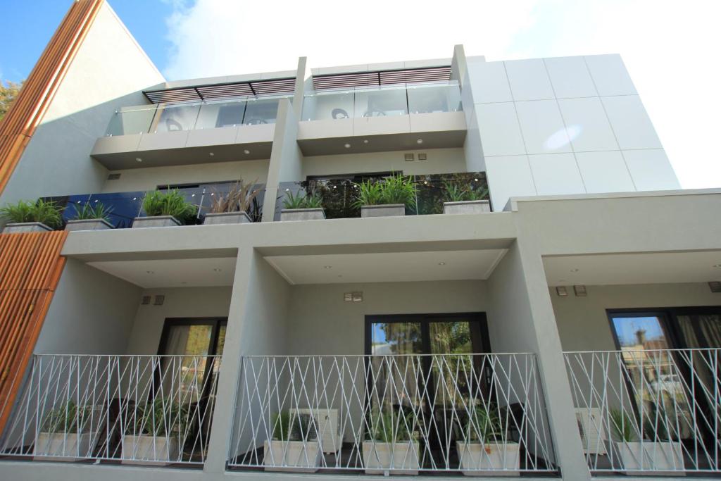 Melrose Apartments Review