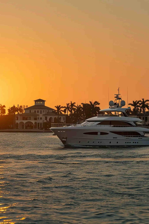 Miami: Scenic Cruise With Bar on Board