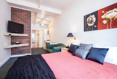 Mid City Motel - Key Points