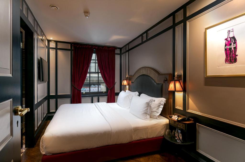 Mimis Hotel Soho Review