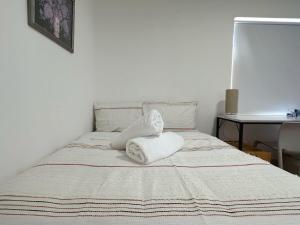 Montrose Double Bed Room Close to City - About Your Stay