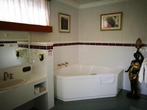 Motel Mayfair on Cavell - About Your Stay
