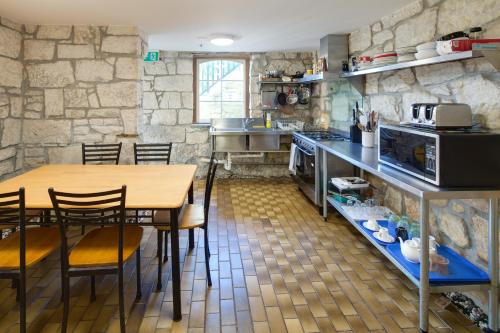 Neutral Bay Lodge - About Your Stay