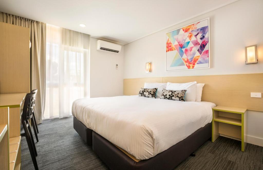 Nightcap at Coolaroo Hotel - Key Points