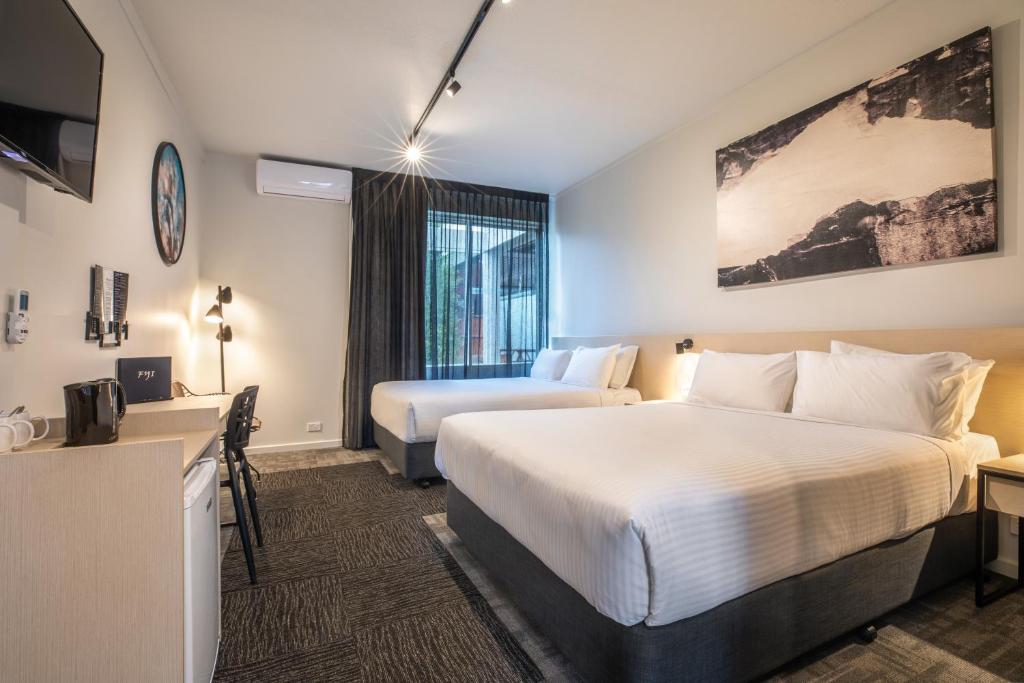 Nightcap at Keysborough Hotel - Key Points