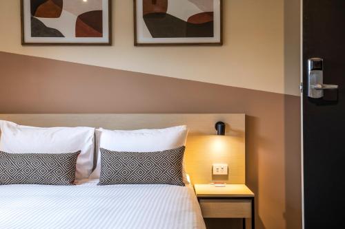 Nightcap at Manhattan Hotel - Key Points