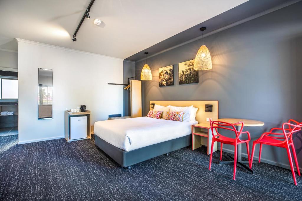 Nightcap at Monash Hotel Review