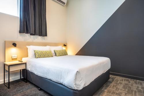 Nightcap at Seaford Hotel - Key Points