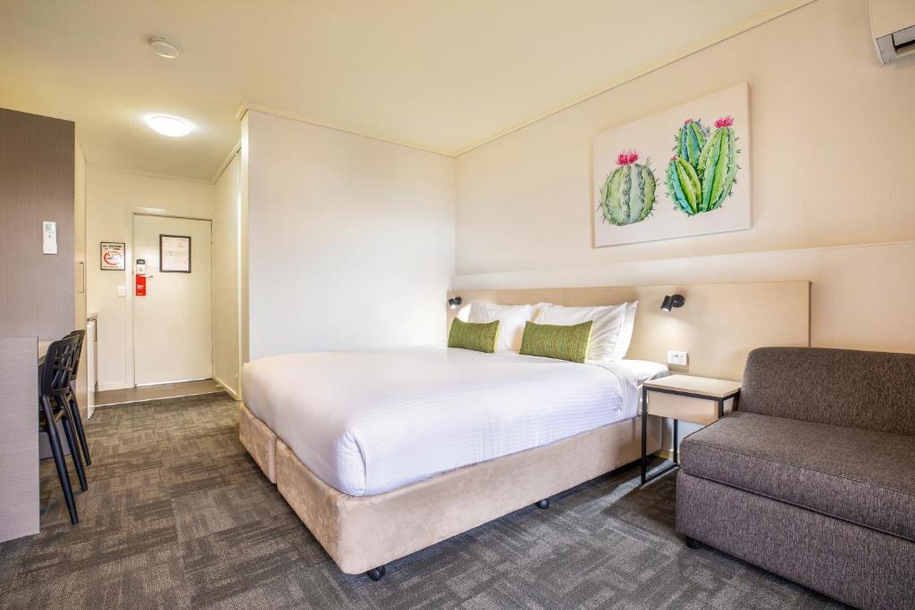 Nightcap at Shoppingtown Hotel Review