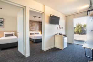 Nightcap at Westside Hotel - Key Points
