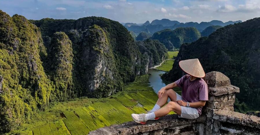 Ninh Binh Day Trip: Hoa Lu – Trang An or Tam Coc – Mua Cave
