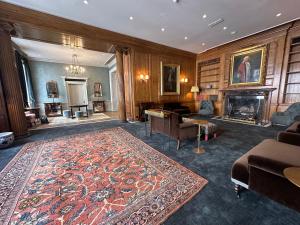 No. 30 Knightsbridge - Key Points