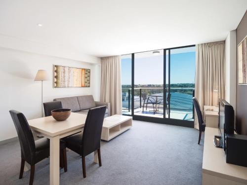 Oaks Adelaide Horizons Suites - Key Points