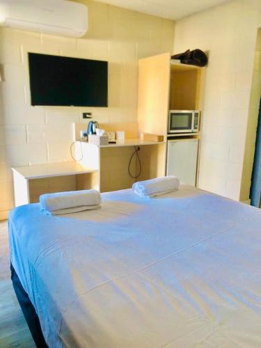 OXFORD HOTEL MOTEL - Key Points