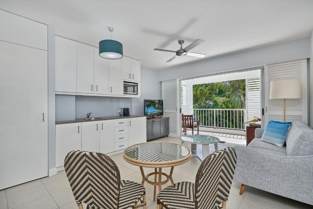 Palm Cove Paradise - Couples spa beach getaway Review