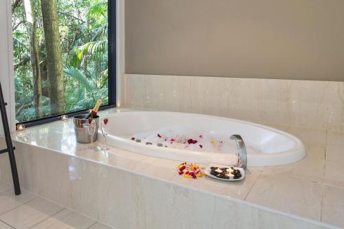 Pethers Rainforest Retreat Review - Key Points