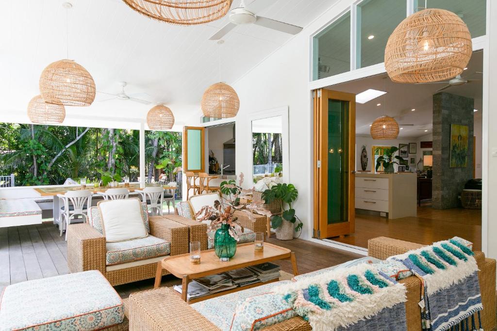 Pineapple Petes Beach House Review