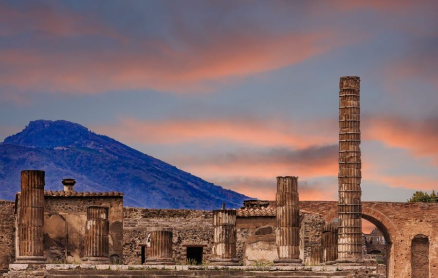 Pompeii: Sunset Archaeological Tour With Archaeologist Guide