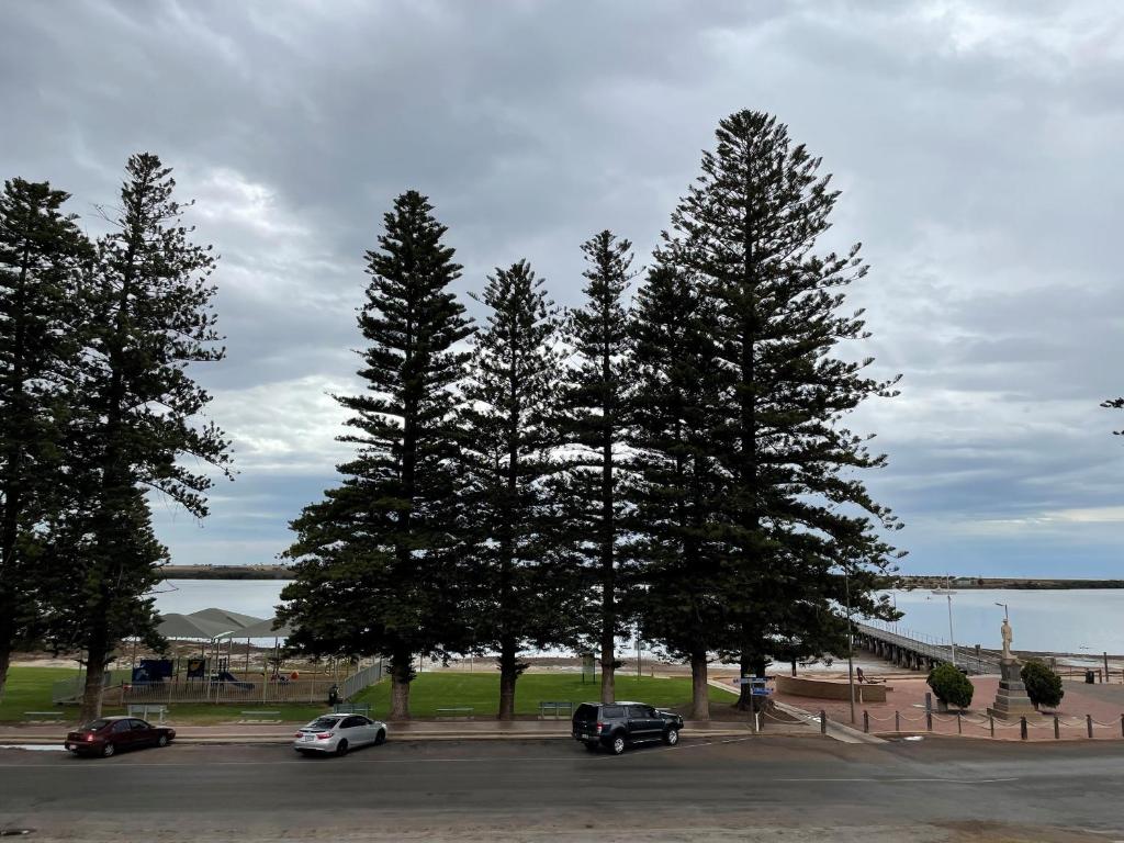 Port Broughton Hotel and Sunnyside Motel - Key Points