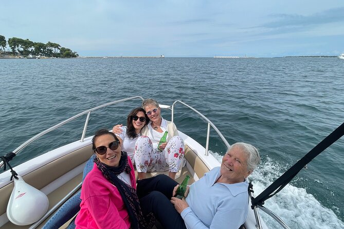 Private Family Dolphin Tour in Poreč - Tour Inclusions and Amenities