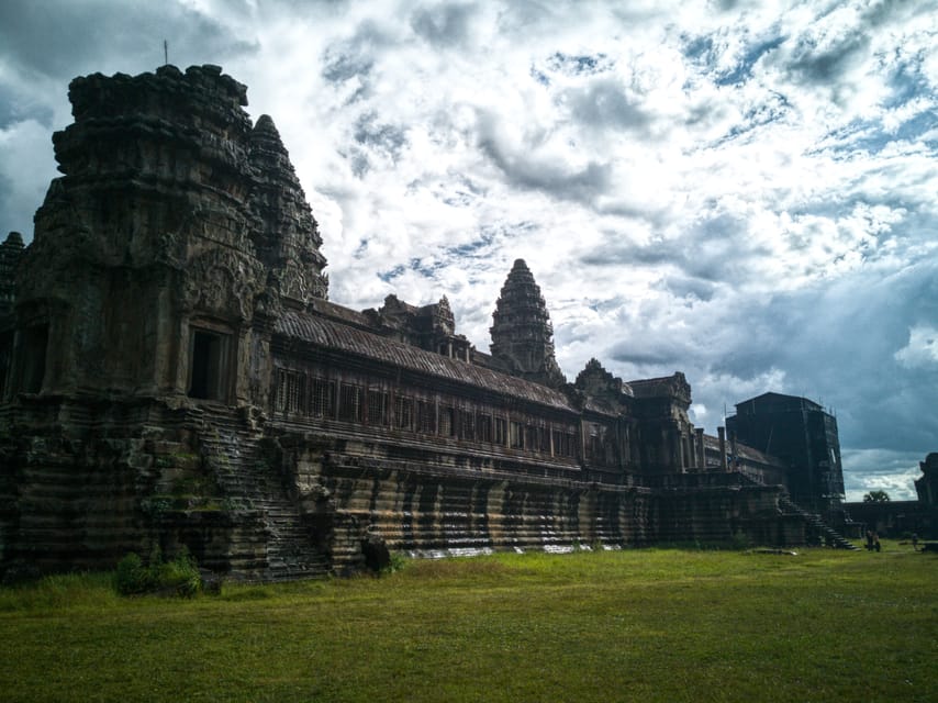 Private Sunrise Angkor Wat Tour