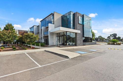 Quality Hotel Taylors Lakes - Key Points