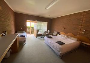 Railway Hotel Motel Peterborough - Key Points