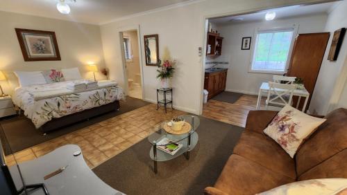 Riesling Trail & Clare Valley Cottages - Key Points
