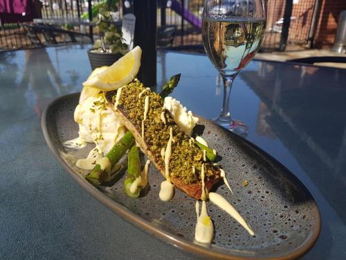 Riverina Hotel - About Your Stay
