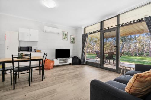 Riversands Rest Accommodation Paringa - Coobah Cottage - About Your Stay
