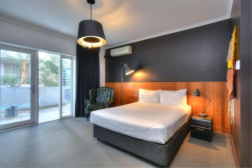 Riverview on Mount Street - About Your Stay