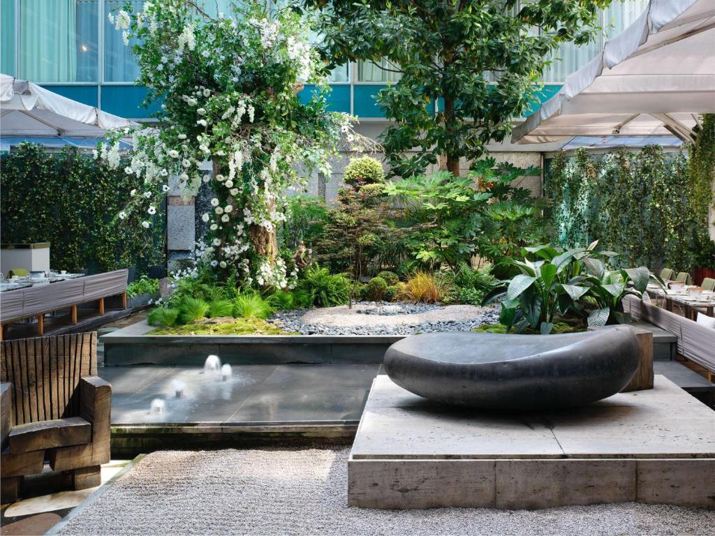 Sanderson London Review