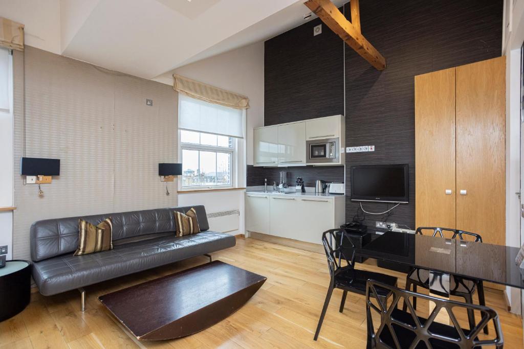 Space ApartHotel Review