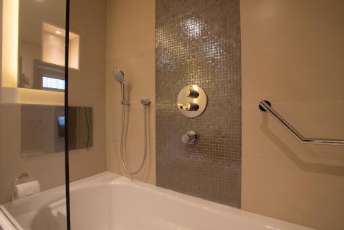 St Georges Hotel - Wembley - Key Points