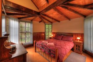 Stanley Lakeside Spa Cabins - Key Points
