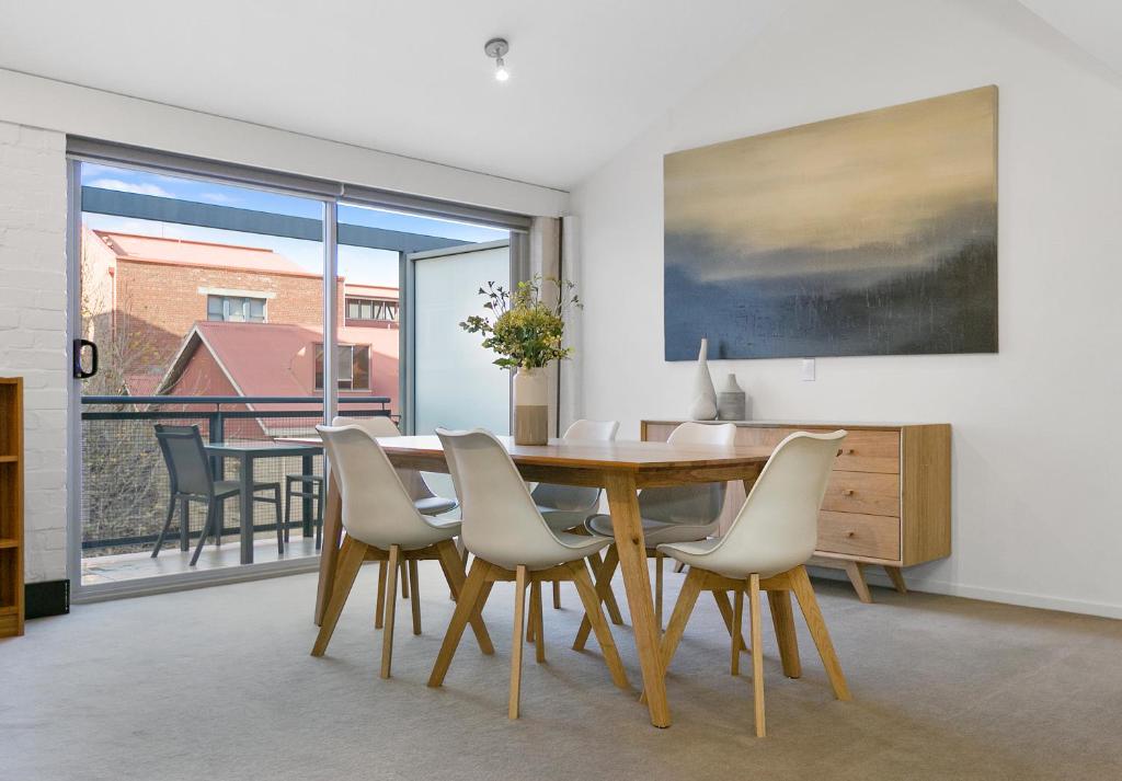 Sullivans Cove Apartments Review