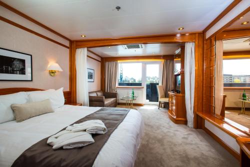 Sunborn London Yacht Hotel - Key Points