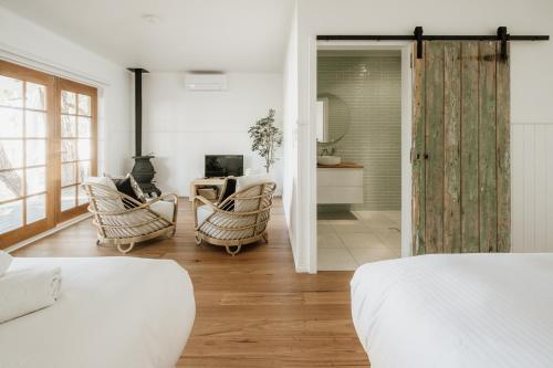 Sur Mer Studio - Seaside Escape - Key Points