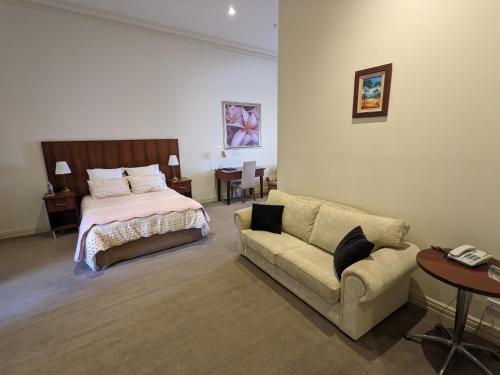 The Astra Broken Hill - About Your Stay